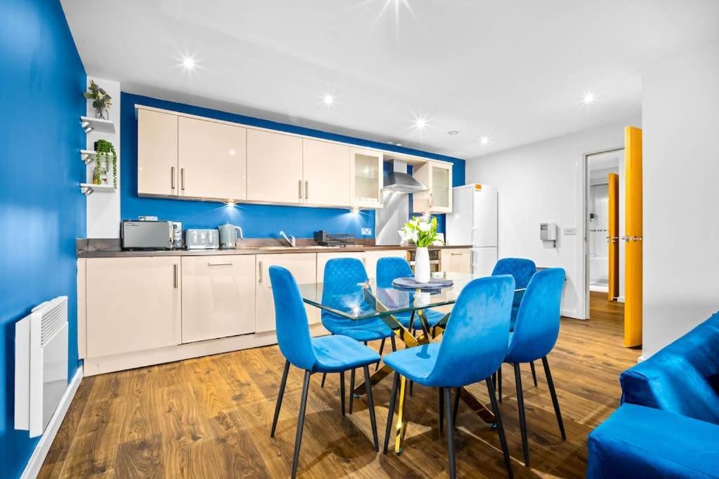 Spacious 2 Bed Apt B'Ham Cc With Parking Sleeps 7 バーミンガム エクステリア 写真