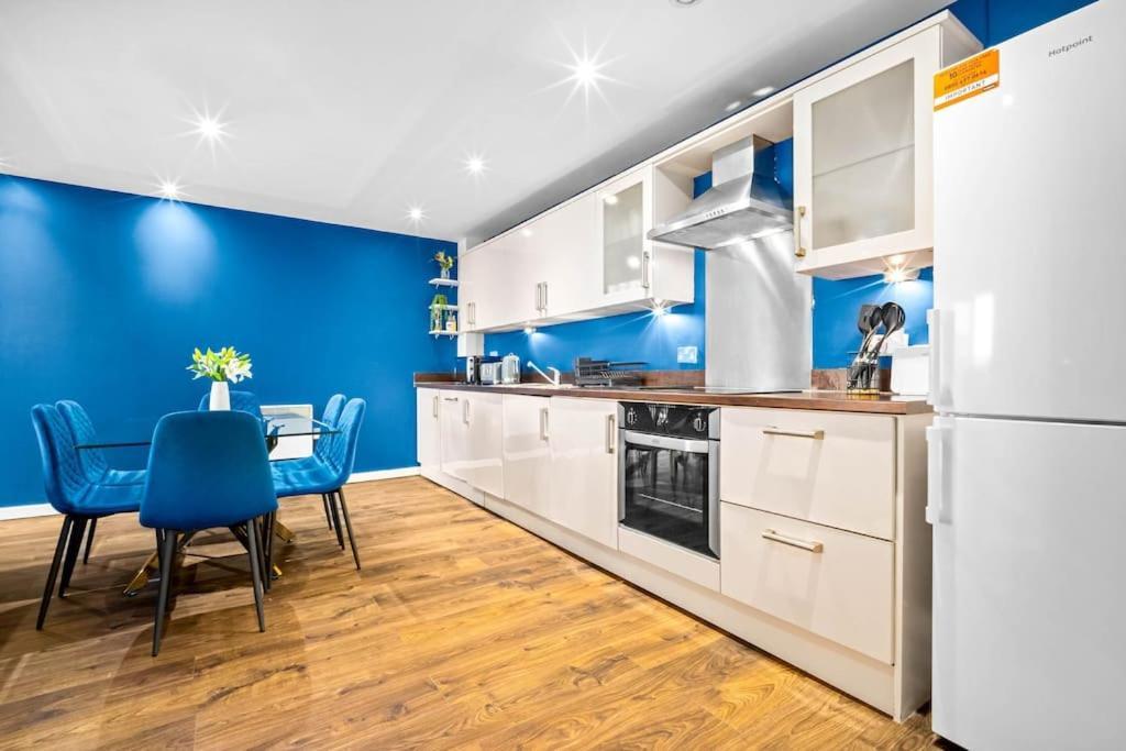 Spacious 2 Bed Apt B'Ham Cc With Parking Sleeps 7 バーミンガム エクステリア 写真
